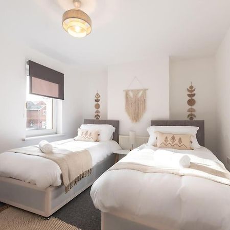 Beautiful 4 Bedroom House ريدينج المظهر الخارجي الصورة