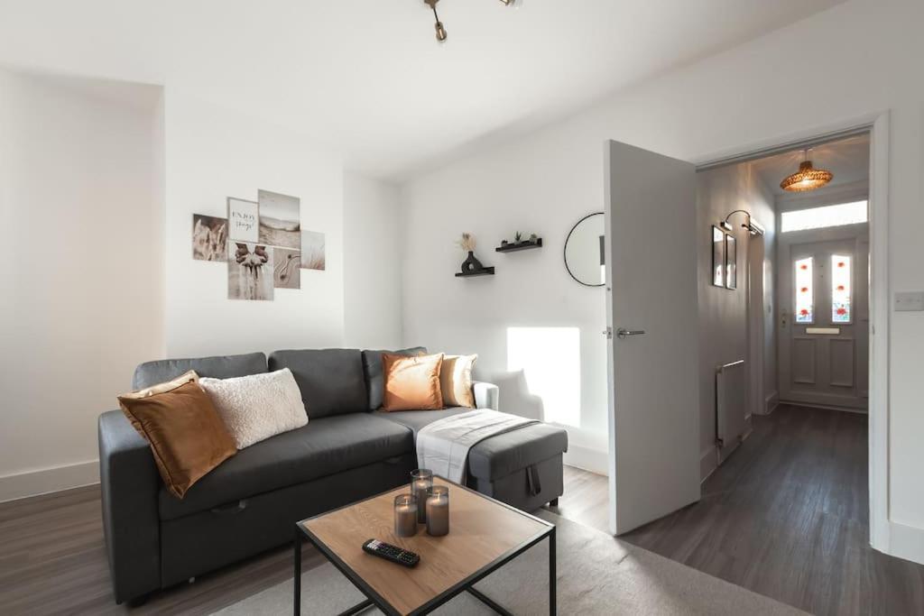 Beautiful 4 Bedroom House ريدينج المظهر الخارجي الصورة